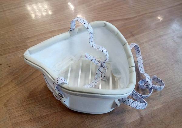 Der Grundträger wird im 3-D-Druck hergestellt und ermöglicht das Auswechseln der Filtereinheit.