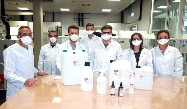 Das von Viessmann hergestellte Desinfektionsmittel wird ...