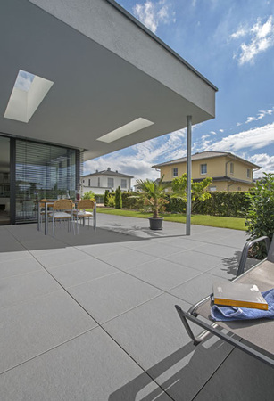 Xera Betonplus ermöglicht Flächengestaltungen mit anspruchsvollem Design, die zusätzlich eine solide Gediegenheit ausstrahlen.