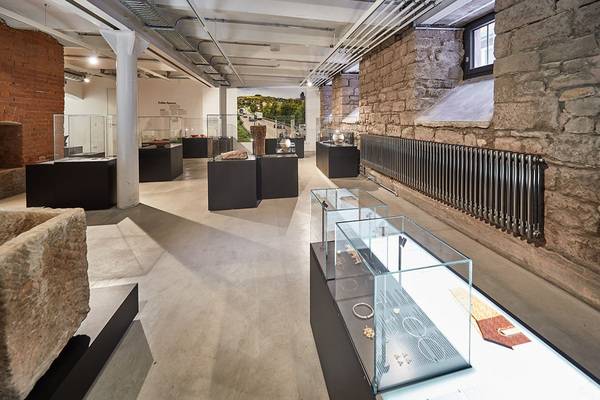 In seinen Formen und Modellen eignet sich der Heizkörper ideal für den Einbau in die Bausubstanz des Museums. Mit seiner transparenten Lackierung „Technoline“ verleiht er den Ausstellungsräumen eine besondere Note.