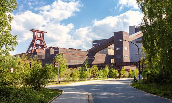 Essen landet auf Platz 18 im Ranking der besten Finanzämter, aber eigentlich ist es Platz der derjenigen Finanzämter, mit denen die Steuerzahler am unzufriedensten sind: 2,4 Sterne bei 104 Bewertungen.