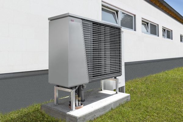 Die regenerative Energieerzeugung erfolgt mit einer Roth Wärmepumpe ThermoAura. 