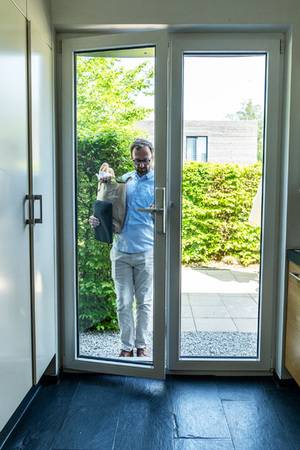 Die Funktion kann quasi jedermann nachrüsten, da lediglich zwei Schrauben entfernt werden müssen. 