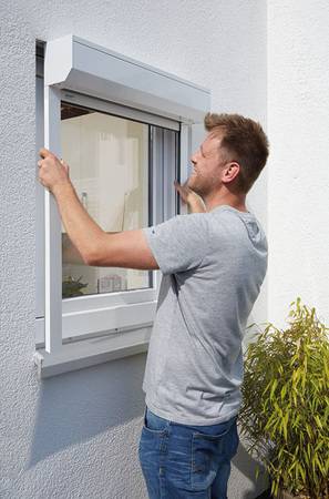 Vorbaurollläden nach Maß von Schellenberg sind schnell und einfach nachgerüstet und sorgen für Beschattung, Dämmung, Lärmschutz und mehr Sicherheit.