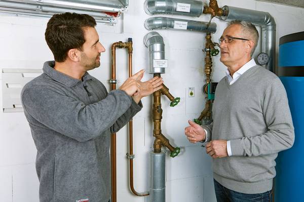 Die Trinkwasserleitungen sollten daher regelmäßig auf einen Legionellenbefall überprüft werden.