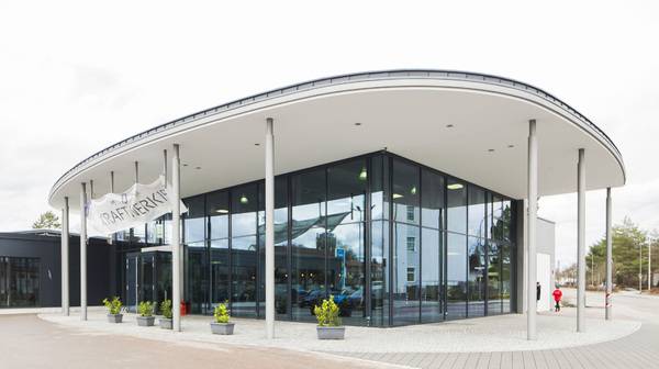 Das Fitnessstudio „Kraftwerk 151“ in Friedberg ist einer der Kunden von Walter Fichtel, Geschäftsführer der Schäffer Haustechnik GmbH. Um eine Wohlfühlatmosphäre beim Trainieren zu bieten, ließen die Betreiber Lüftungssysteme von Zehnder installieren. Das Fitnessstudio „Kraftwerk 151“ in Friedberg ist einer der Kunden von Walter Fichtel, Geschäftsführer der Schäffer Haustechnik GmbH. Um eine Wohlfühlatmosphäre beim Trainieren zu bieten, ließen die Betreiber Lüftungssysteme von Zehnder installieren.