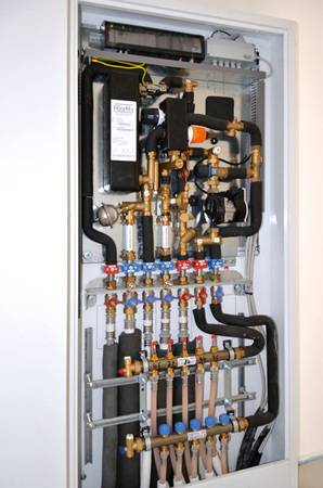 Das energieeffiziente Regelkonzept der Roth-FlatConnect Wohnungsstation gewährleistet gleichmäßige Warmwassertemperaturen und konstante Zapfraten für höchsten Nutzerkomfort. 