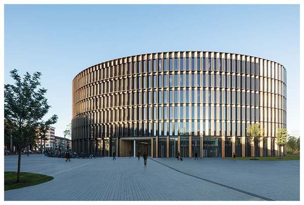 ... das „Rathaus im Stühlinger“, das europaweit größte öffentliche Netto-Nullenergie-Gebäude.