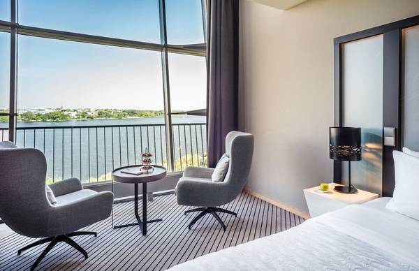 In bester Lage mit Blick auf die Alster liegt das Hotel Le Méridien Hamburg.