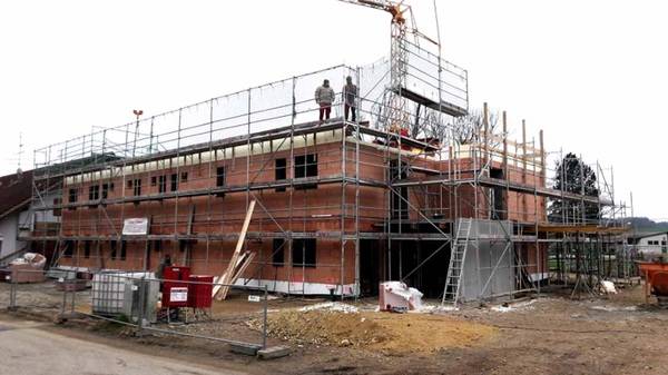 Nachhaltig, energetisch und wohngesund: Unipor W07 Silvacor-Mauerziegel von Leipfinger-Bader enthalten einen natürlichen Dämmstoffkern aus Nadelholzfasern. Dieser trägt wesentlich zur energetischen Optimierung des Kita-Neubaus in Geisenhausen bei.