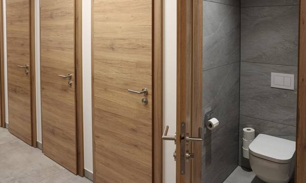 Im Sanitärgebäude des Camping Resorts wurde langlebige und zuverlässige Sanitärtechnik von Tece eingesetzt.