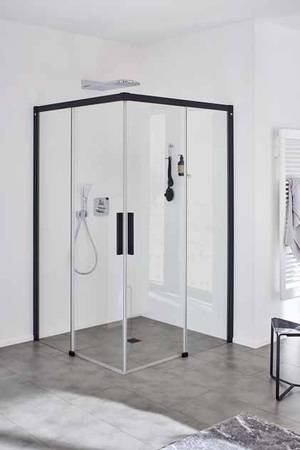 Ohne Bodenprofil und mit integriertem Soft-Open- und Soft-Close-Mechanismus lässt sich die Gleittür bequem betreten und einfach öffnen und schließen.