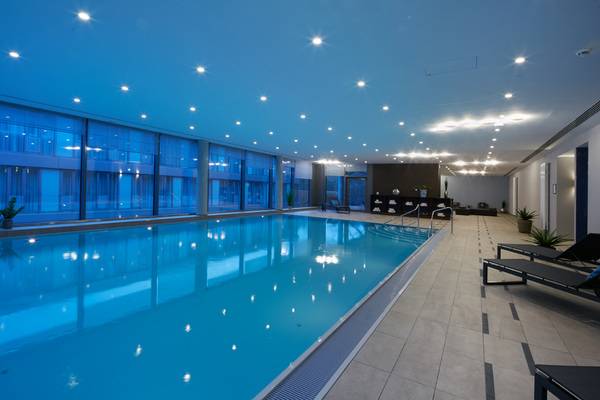 Der großzügige Spa- und Poolbereich.