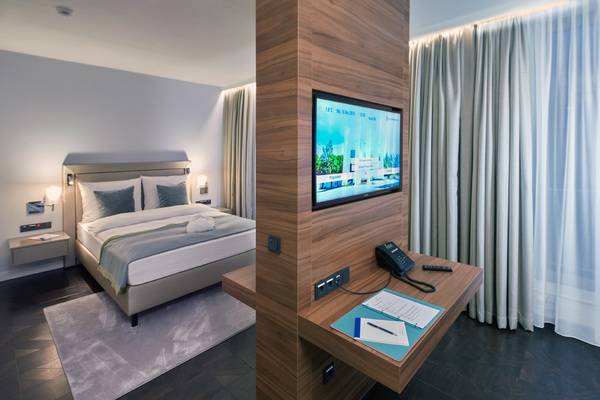 Bei der modernen Einrichtungslinie wurde der kulturlandschaftlichen Umgebung entsprechend bei den Farben vor allem auf Pastelltöne der Natur gesetzt. Bei der modernen Einrichtungslinie wurde der kulturlandschaftlichen Umgebung entsprechend bei den Farben vor allem auf Pastelltöne der Natur gesetzt.