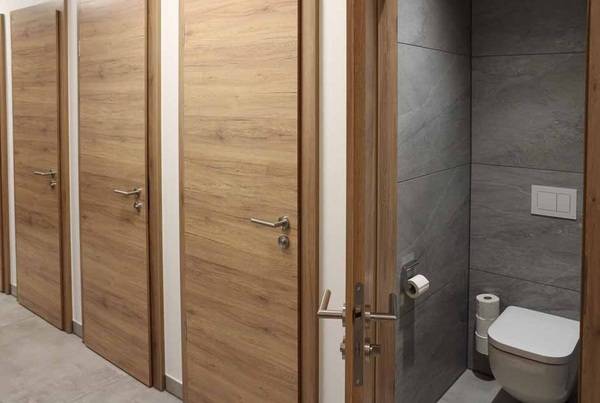 Im Sanitärgebäude des Camping Resorts wurde ... Im Sanitärgebäude des Camping Resorts wurde ...