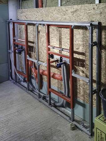 Hier sind die Teceprofil Vorwandkonstruktionen in der Rohbauphase zu sehen.  Hier sind die Teceprofil Vorwandkonstruktionen in der Rohbauphase zu sehen.