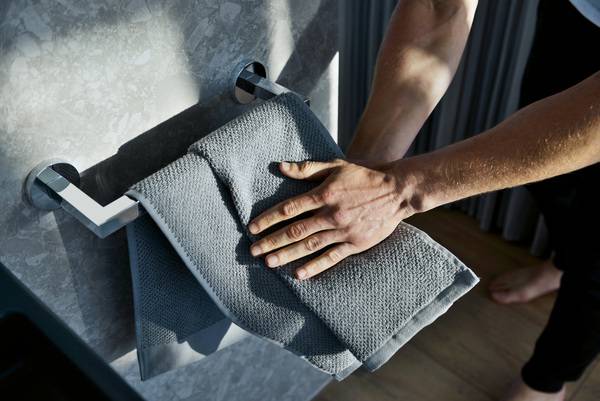 Für eine hohe Gestaltungsqualität sollte ein Private Spa ein konsistentes Farb- und Materialkonzept durchhalten, das auf Wand, Boden und die verwendeten Sanitärprodukte abgestimmt ist. (Foto: Keuco; Edition 90). Für eine hohe Gestaltungsqualität sollte ein Private Spa ein konsistentes Farb- und Materialkonzept durchhalten, das auf Wand, Boden und die verwendeten Sanitärprodukte abgestimmt ist. (Foto: Keuco; Edition 90).