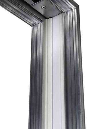 Die Sichtfläche im Bereich des Türanschlages (Schiebetürkasten) ist ab Werk mit einer weißen Farbschicht veredelt, so dass keine weiteren Malerarbeiten mehr notwendig sind. 