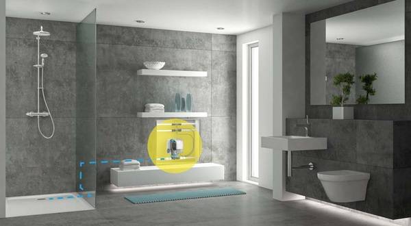 ... befördert das Duschwasser in den (meist) höher gelegenen Ablauf.