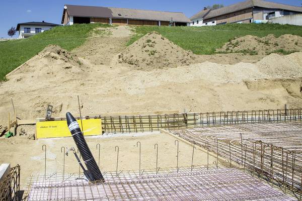 Das Rohr Uponor Ecoflex Thermo Twin kombiniert Vor- und Rücklauf in einem System.