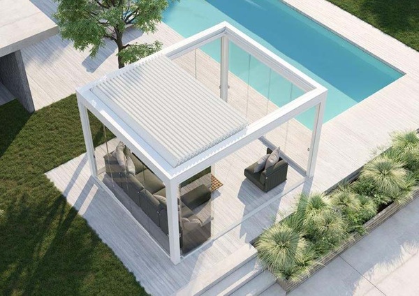 KE: Bioklimatische Pergola mit beweglichen Lamellen