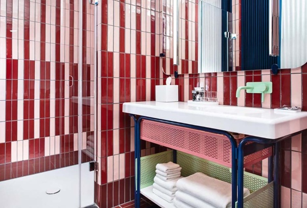  Die BetteFloor Duschfläche ist mit rutschhemmendem Antirutsch Pro ausgestattet. Das Plus an Sicherheit beeinträchtigt die Schönheit und Makellosigkeit des mattweißen, glasierten Titan-Stahls nicht.