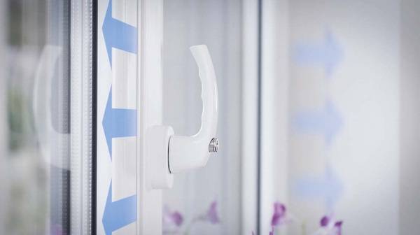 Beim „Schlöffnen“ öffnet sich der Fensterflügel rundum um einen Spalt von bis zu 6 mm. 