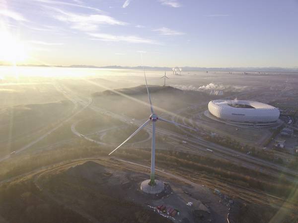 In der Bauphase brauchen Windparks eine zuverlässige Stromversorgung, um die Masten sicher mit Signallichtern zu befeuern. In der Bauphase brauchen Windparks eine zuverlässige Stromversorgung, um die Masten sicher mit Signallichtern zu befeuern.