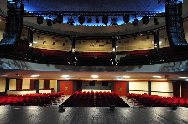 Das Capitol in Mannheim ist ein Kulturzentrum in einem historischen Gebäude, das ursprünglich als Kino gebaut wurde.