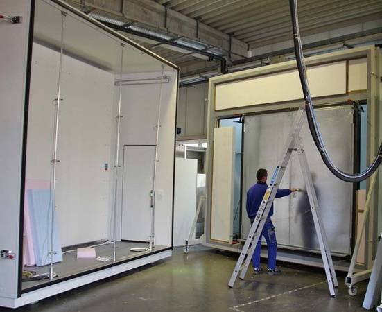 Differenzklimaprüfstand zur Ermittlung des Verformungsverhaltens von Innen- und Außentüren Differenzklimaprüfstand zur Ermittlung des Verformungsverhaltens von Innen- und Außentüren