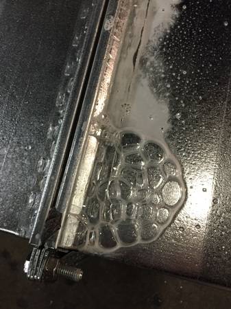 Andere typische Fehlerstellen für Undichtigkeiten sind Verbundstellen.