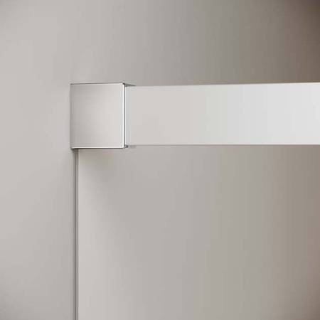  Auf Maß gefertigte Tür ohne Wandprofil, mit edler verchromter Wandbefestigung.