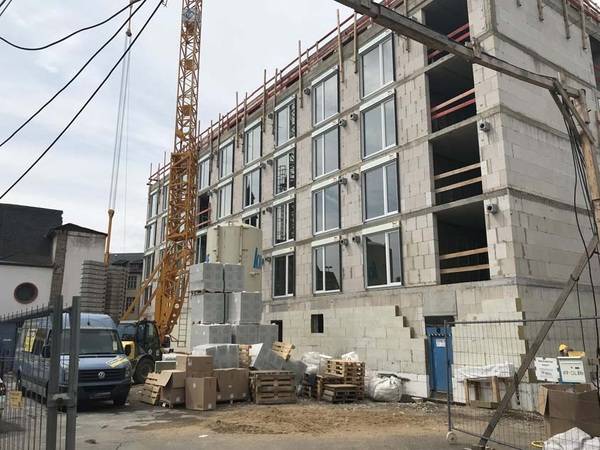 Anstelle einer aufwendigen Kernbohrung wird der Zewo-Einbau-Montagestein während der Rohbauphase ...