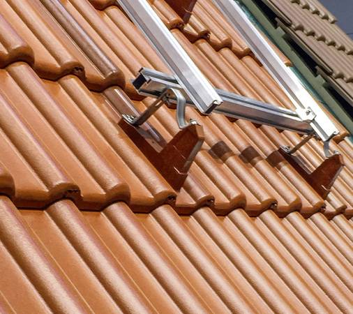 Einbausituation der Modulschiene am Stützenbügel.