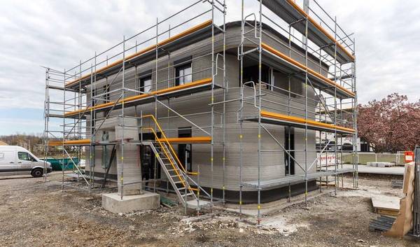 Das deutschlandweit erste, zugelassene Einfamilienhaus im 3-D-Betondruck-Verfahren ist im münsterländischen Beckum entstanden. Die innovative Technologie verändert auch Planung und Bauablauf im Bad.