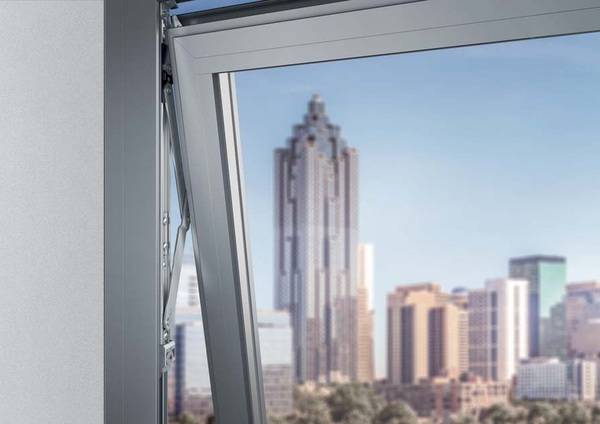 Dank einer besonders sorgfältigen Abstufung deckt das erweiterte Programm nun lückenlos das volle Spektrum der Flügelbreiten und -höhen ab, in denen üblicherweise Top- und Side-Hung-Fenster aus Aluminium hergestellt werden.