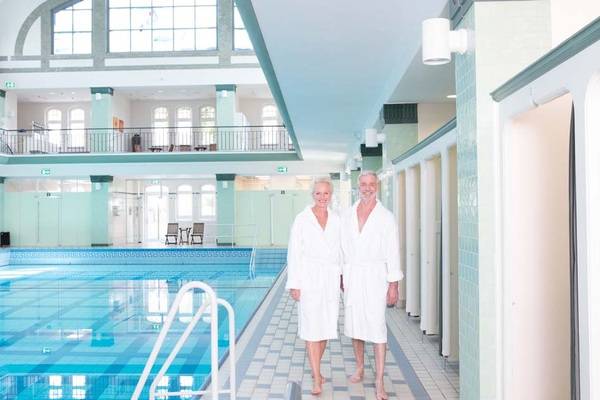 Neben dem zentralen Schwimmbecken verfügte die Badeanstalt auch über Wannen- und Duschbäder sowie Heil- und Dampfbäder.