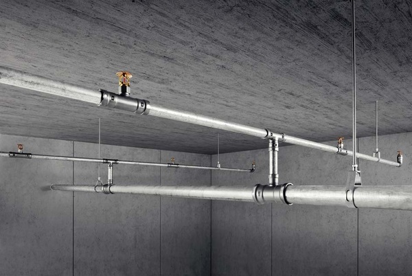 Vom VdS zertifiziert ist das Rohrleitungssystem „Megapress S“ auch für den Einsatz in Sprinkleranlagen zugelassen; hier in Kombination mit verzinktem Stahlrohr. 
