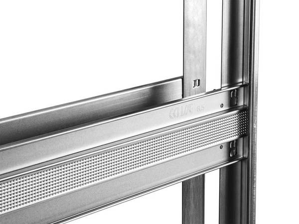 Die Mikroperforierung der Querprofile verleiht dem Schiebetürkasten eine zusätzliche Robustheit von über 25% zum Vorgängermodell. 