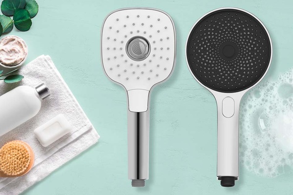 PowerBoost (links) und SoftWater (rechts) ergänzen das Duschkopf-Sortiment von Wenko. Beide tragen bereits den „Plus X Award 2021“ für High Quality, Design und Bedienkomfort. 