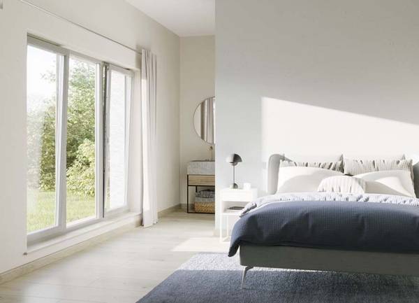 Große Fenster bringen Licht und Weite ins Haus. Mit motorischen Antrieben von Siegenia lassen sich auch Schwergewichte bequem per Taster oder über die Siegenia Comfort App steuern.