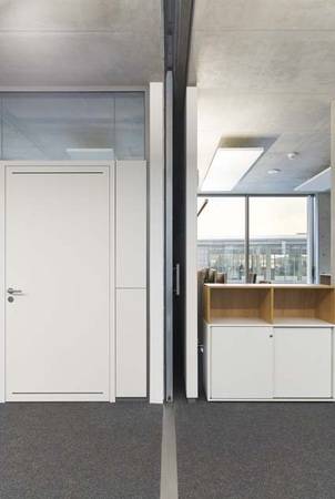 Stahl als Werkstoff fügt sich harmonisch in die klare Architektursprache ein: ... Stahl als Werkstoff fügt sich harmonisch in die klare Architektursprache ein: ...