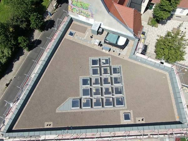 Der Anbau der Modersohn-Grundschule mit seinem Gründach ist Teil des Programms „Nachhaltige Erneuerung Berlin“.