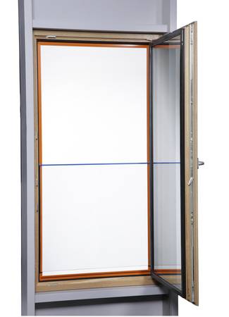 Innenansicht des BUG FrontProtect – die transparente Absturzsicherung aus Glas.