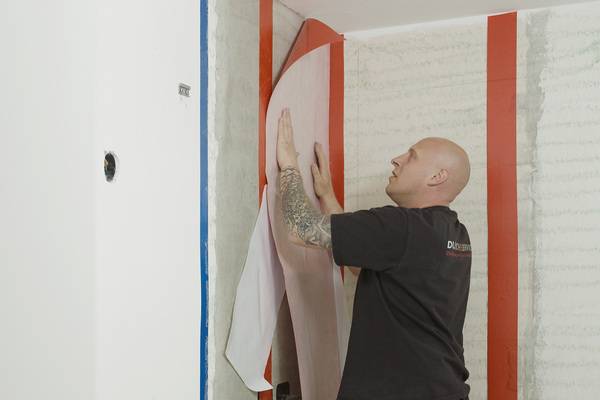 4. Schritt: Dichtbahnen anbringen