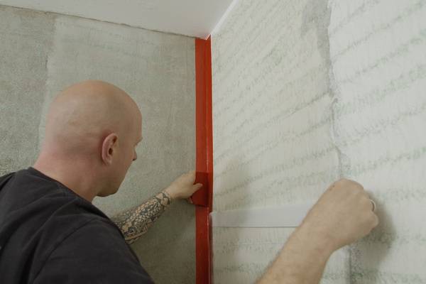 3. Schritt: Eckdichtbänder anbringen