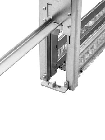 Die Bodenführung wird nicht am Estrich, sondern Direkt am Einschubholm fixiert. Sie ist damit vom Estrich unabhängig und sorgt damit automatisch für eine richtige Höhenpositionierung.