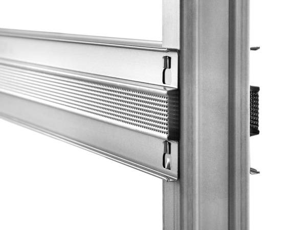 Die neue Mikroperforierung der Querprofile verleiht dem Schiebetürkasten eine gesteigerte Robustheit gegenüber dem Vorgängermodell. 