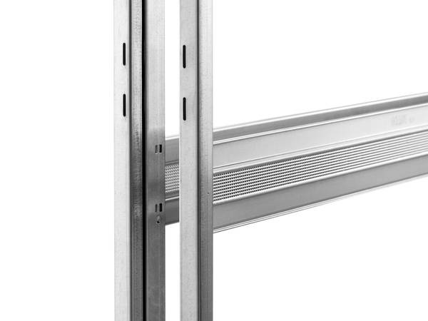 Die speziell profilierten Einschubholme vom Eclisse Unico Plus System tragen zu einer noch besseren Stabilität des Einbaukastens bei.