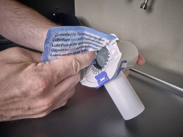 Der vormontierte Siphon muss lediglich zusammengesteckt werden